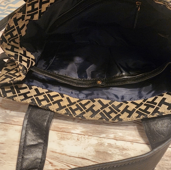 Tommy Hilfiger Small Compact Tote Bag - Picture 5 of 6